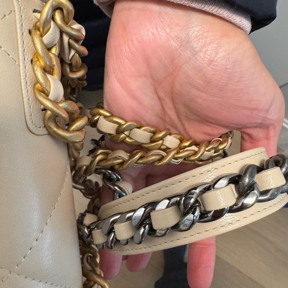 20A Chanel 19 Quilted Lambskin WOC Beige Wallet on Chain BNWT - Picture 11 of 12